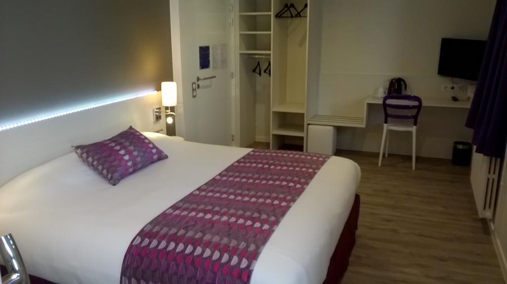 Contact Hotel Du Cerf Chateau-Gontier Room photo