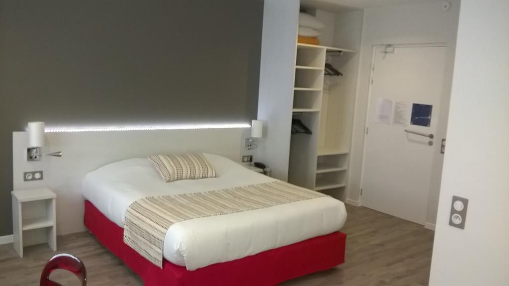 Contact Hotel Du Cerf Chateau-Gontier Room photo