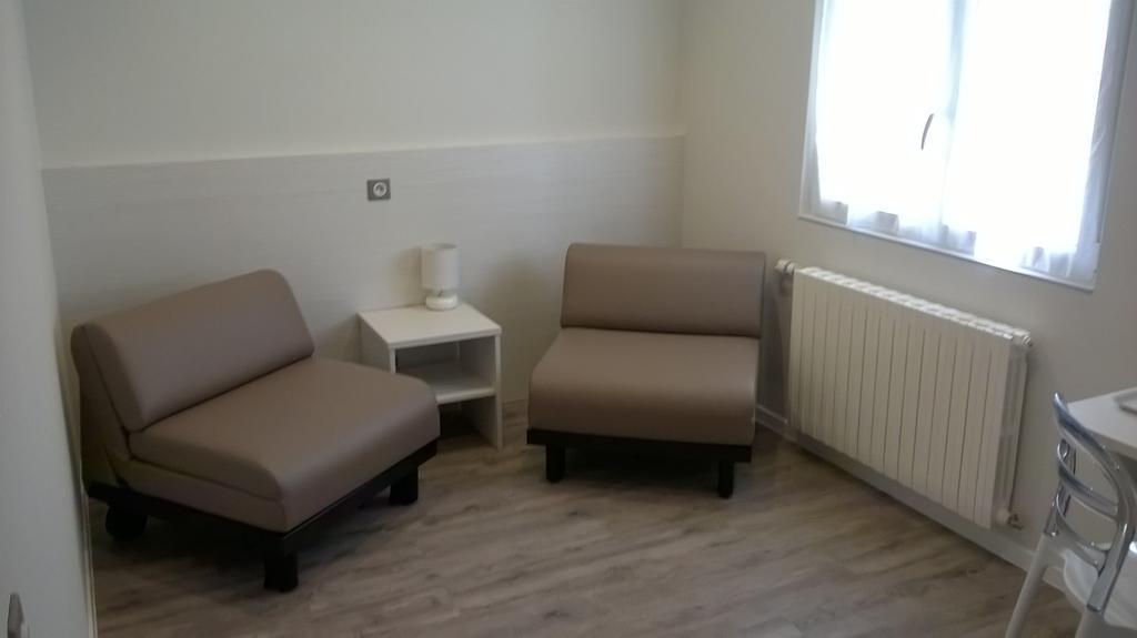 Contact Hotel Du Cerf Chateau-Gontier Room photo