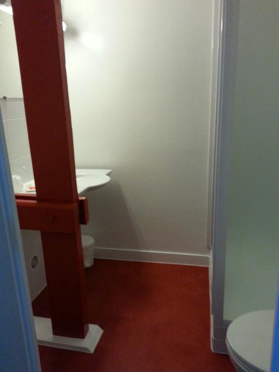 Contact Hotel Du Cerf Chateau-Gontier Room photo