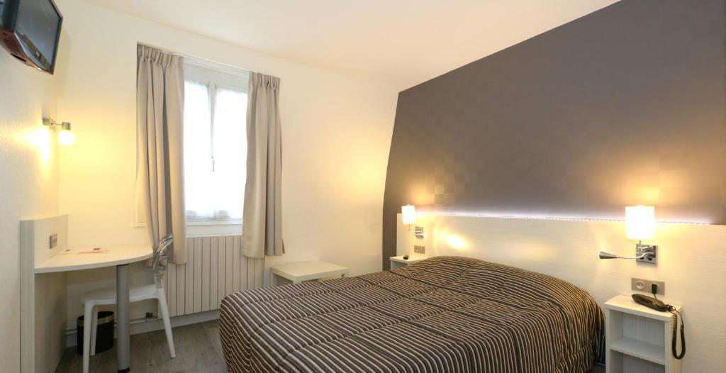 Contact Hotel Du Cerf Chateau-Gontier Room photo